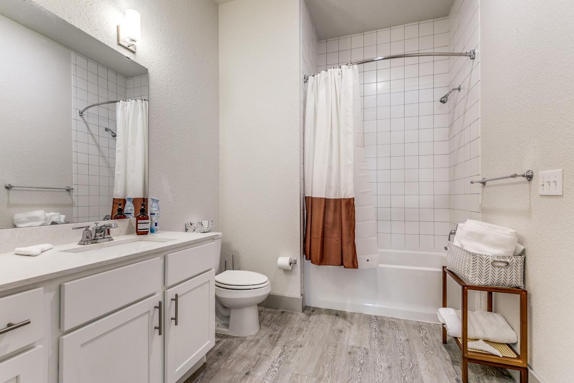 Lush Downtown Condo On Riverwalk W King Ste, Free Parking, Pet Friendly, Centrally Located On Riverwalk San Antonio Extérieur photo