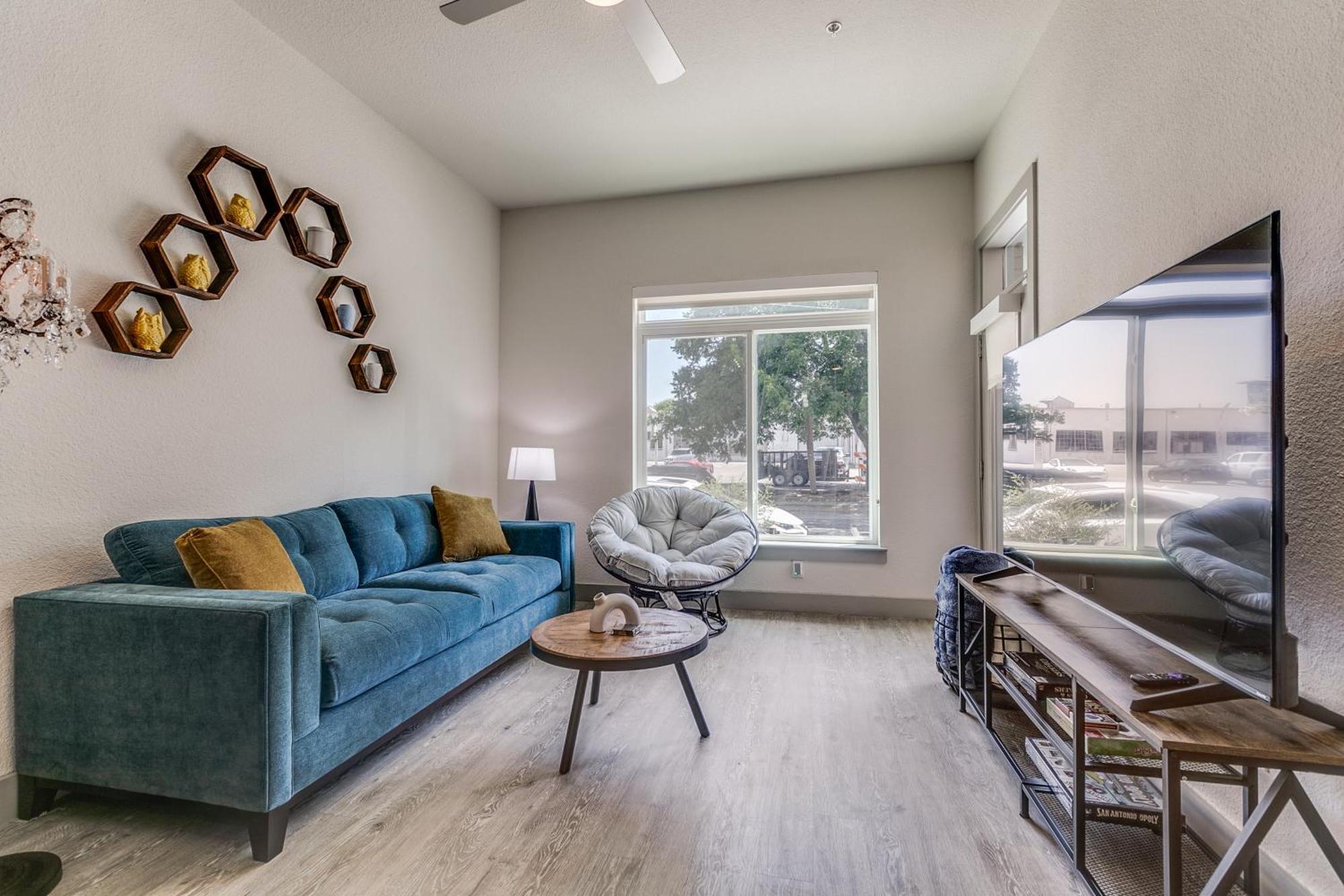 Lush Downtown Condo On Riverwalk W King Ste, Free Parking, Pet Friendly, Centrally Located On Riverwalk San Antonio Extérieur photo